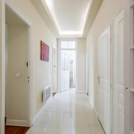 Prestige Designer Apartment, Super *