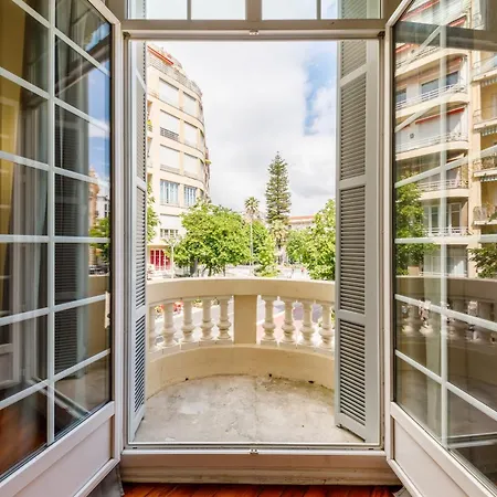 Prestige Designer Apartment, Super *