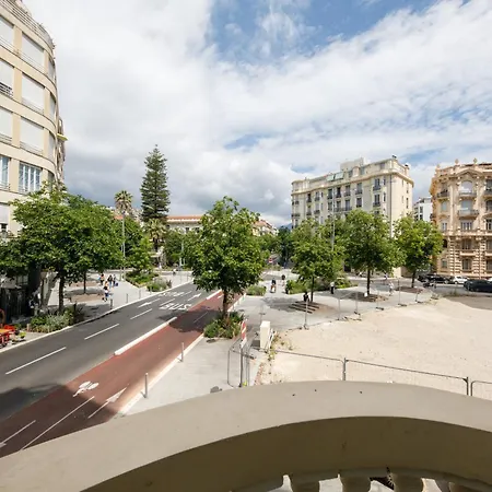 Prestige Designer Apartment, Super *