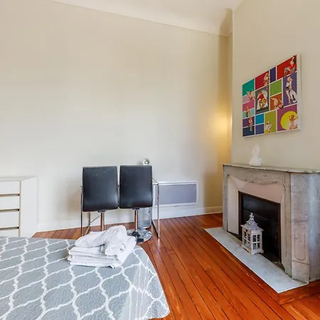 Prestige Designer Apartment, Super