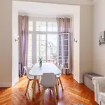 Prestige Designer Apartment, Super