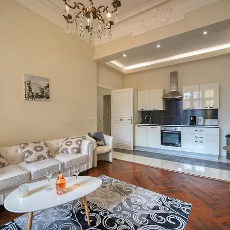 Apartment Prestige Designer Apartment, Super