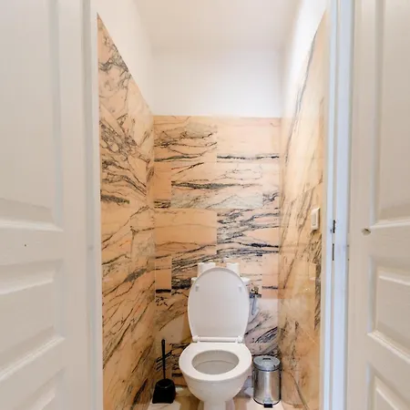 Prestige Designer Apartment, Super Apartment
