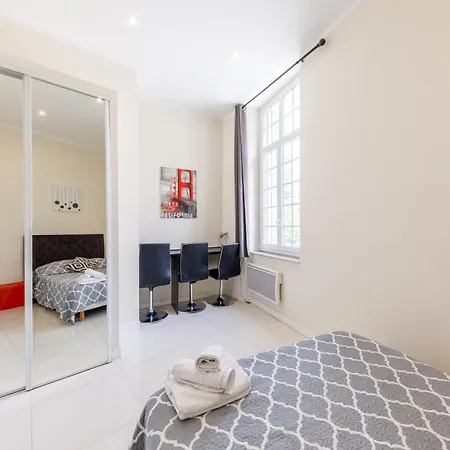 Apartment Prestige Designer Apartment, Super *