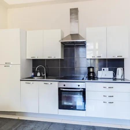 Prestige Designer Apartment, Super
