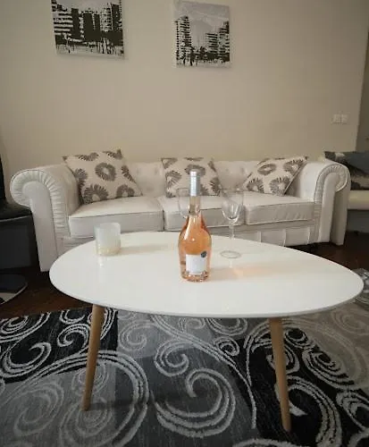 Prestige Designer Apartment, Super Apartman *