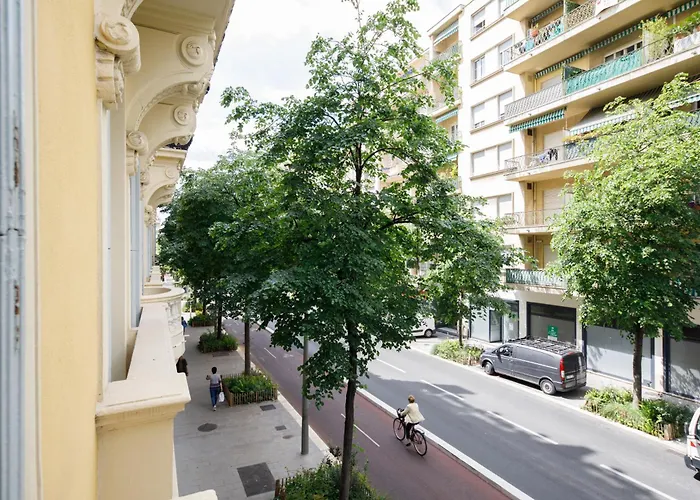 Prestige Designer Apartment, Super *