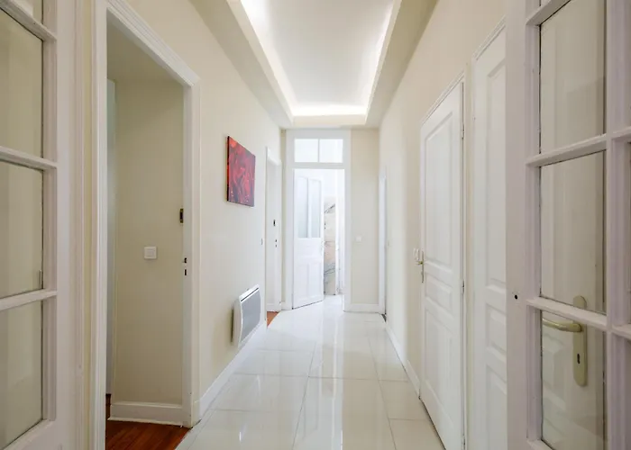 Prestige Designer Apartment, Super *