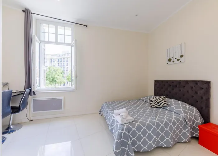 Prestige Designer Apartment, Super Apartment