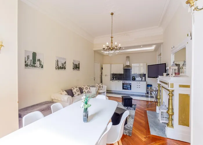 Prestige Designer Apartment, Super Nizza