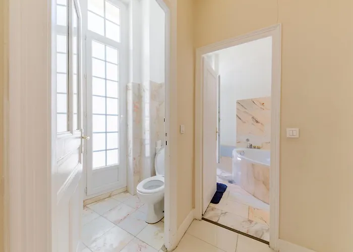 Prestige Designer Apartment, Super Apartment