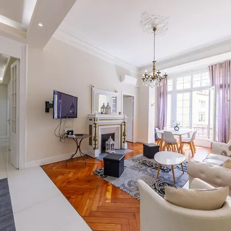 Prestige Designer Apartment, Super Nizza