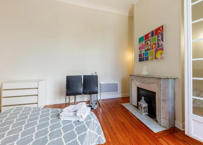 Prestige Designer Apartment, Super